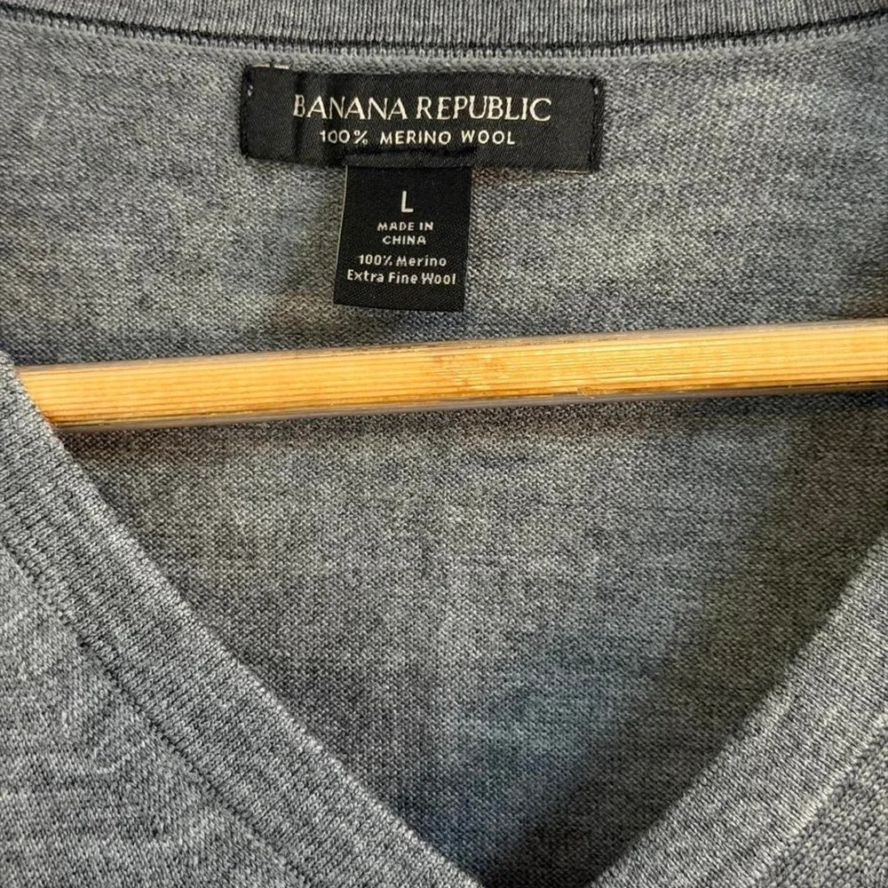 Office Sire Banana Republic Fine Merino Wool V-Neck Sweater Grey Size L